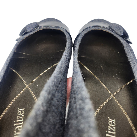 Naturalizer Shoes Womens 9.5 Gray Black Colorblock Low Heel Button Faux Leather - Picture 10 of 12